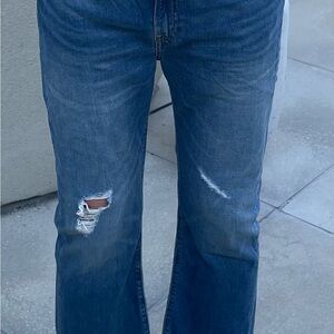 Stylish Blue Distressed Women's Cropped Jeans